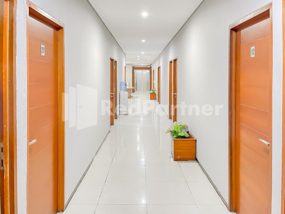 Hotel Sang Surya Syariah Near Rs Hasan Sadikin Mitra Reddoorz