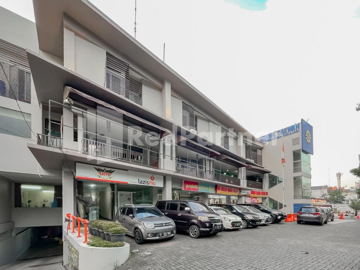 Hotel Sang Surya Syariah Near Rs Hasan Sadikin Mitra Reddoorz 2*